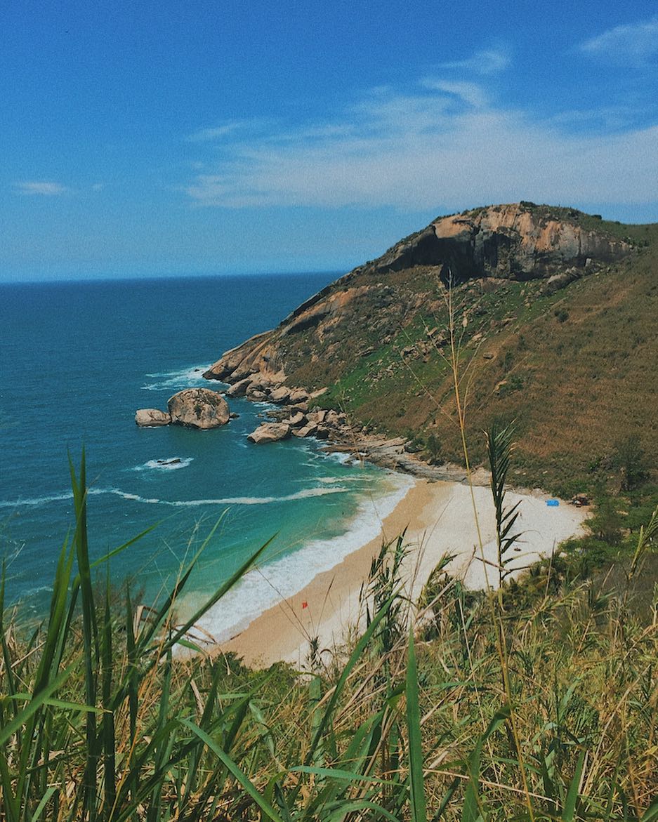 https://mdw-travel-data-us-east-1.s3.amazonaws.com/img/country/Brazil/Praia-do-Meio/img_01.jpg