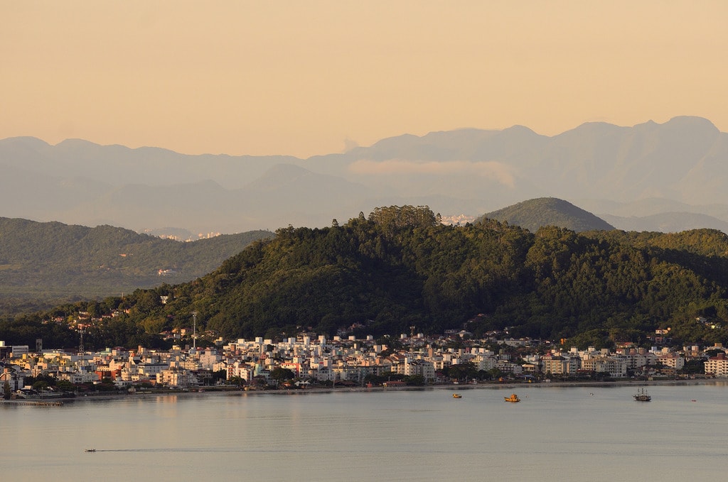 https://mdw-travel-data-us-east-1.s3.amazonaws.com/img/country/Brazil/Santa-Catarina-Island/img_03.jpg