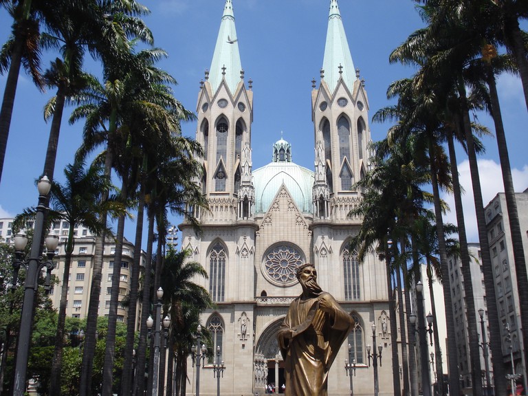 https://mdw-travel-data-us-east-1.s3.amazonaws.com/img/country/Brazil/Sao-Paulo-Cathedral/img_01.jpg