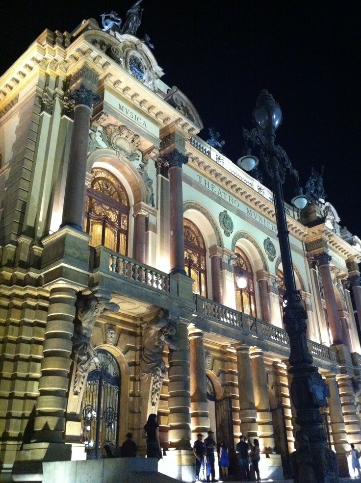 https://mdw-travel-data-us-east-1.s3.amazonaws.com/img/country/Brazil/Sao-Paulo-Municipal-Theater/img_01.jpg