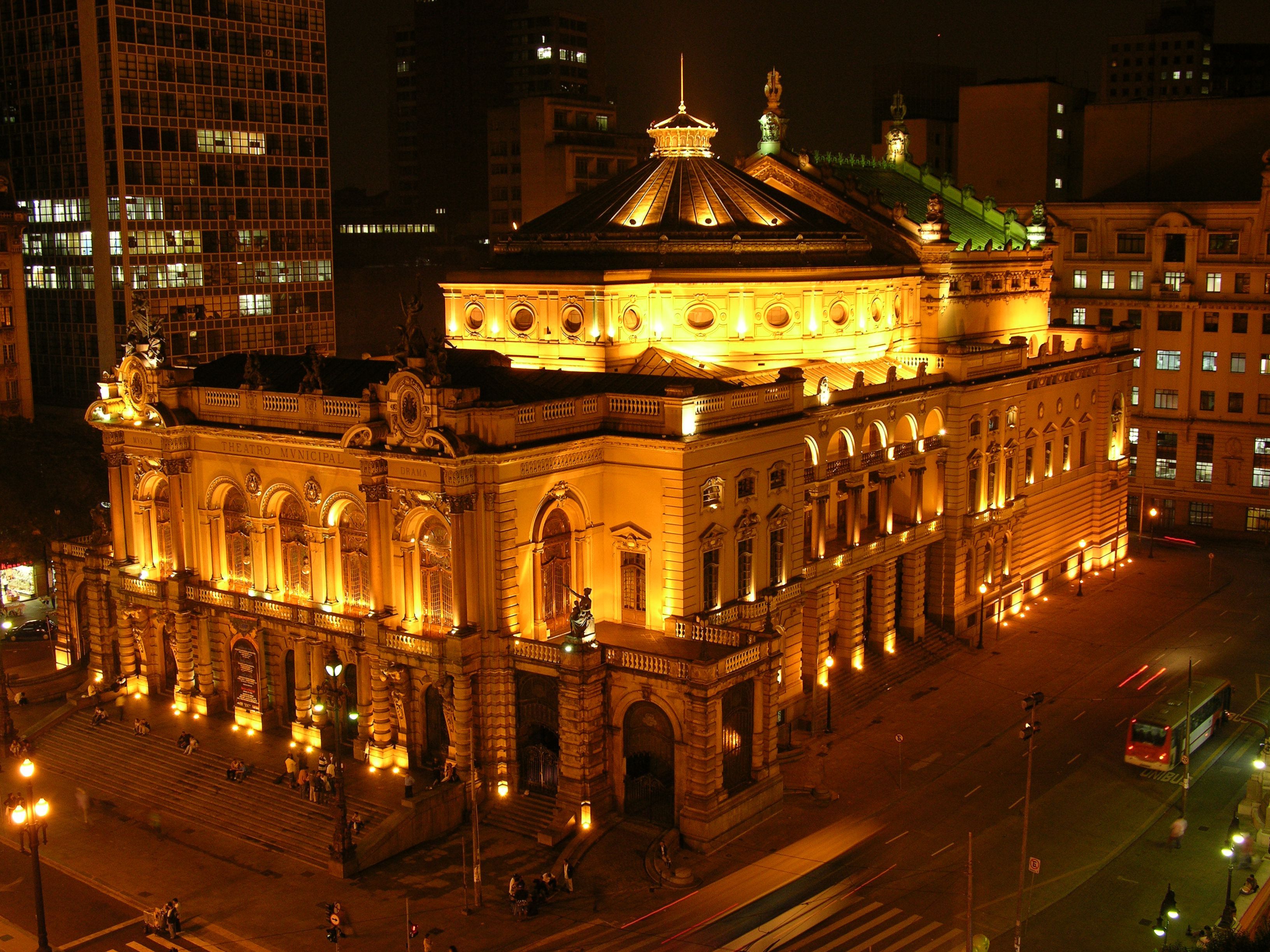 https://mdw-travel-data-us-east-1.s3.amazonaws.com/img/country/Brazil/Sao-Paulo-Municipal-Theater/img_02.jpg