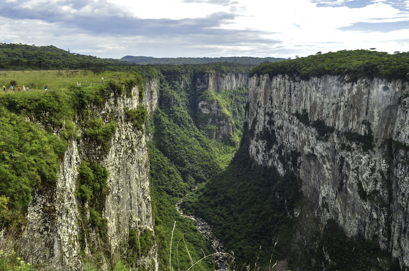 https://mdw-travel-data-us-east-1.s3.amazonaws.com/img/country/Brazil/Serra-da-Mesa/img_02.jpg