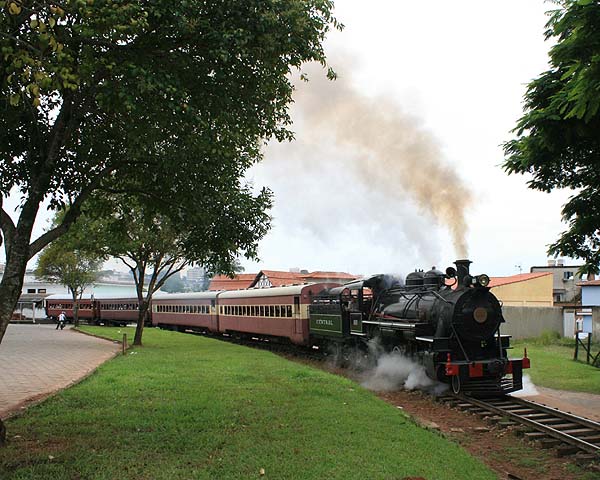 https://mdw-travel-data-us-east-1.s3.amazonaws.com/img/country/Brazil/Steam-Train-Tour/img_03.jpg