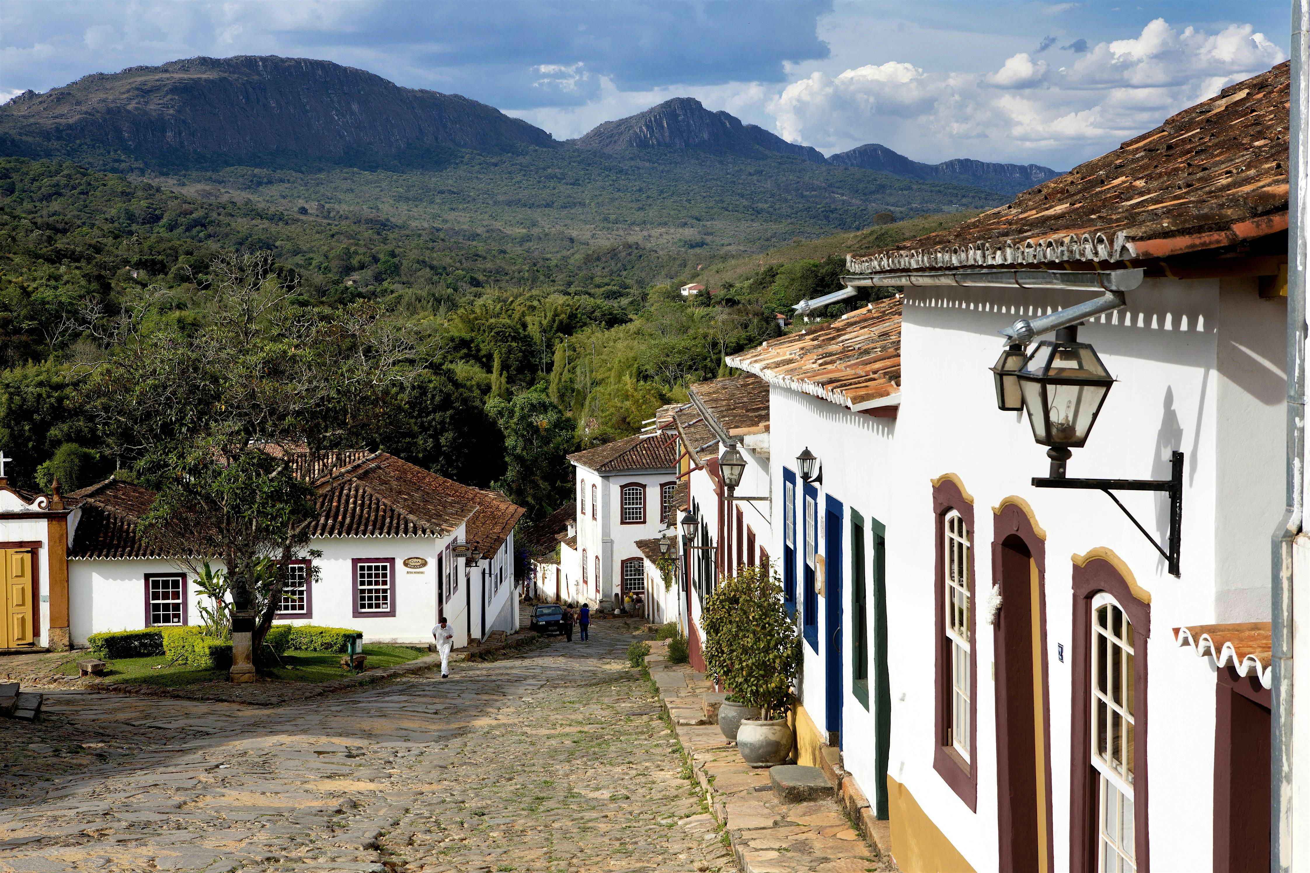 https://mdw-travel-data-us-east-1.s3.amazonaws.com/img/country/Brazil/Tiradentes-Square/img_01.jpg