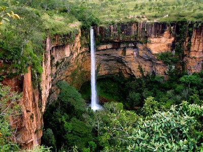 https://mdw-travel-data-us-east-1.s3.amazonaws.com/img/country/Brazil/Veu-de-Noiva-Waterfall/img_02.jpg