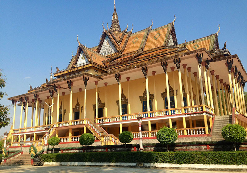 https://mdw-travel-data-us-east-1.s3.amazonaws.com/img/country/Cambodia/100-Column-Pagoda/img_01.jpg