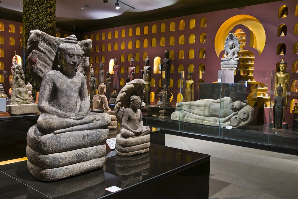 https://mdw-travel-data-us-east-1.s3.amazonaws.com/img/country/Cambodia/Angkor-National-Museum/img_01.jpg