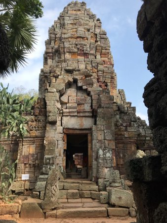 https://mdw-travel-data-us-east-1.s3.amazonaws.com/img/country/Cambodia/Ba-Nan-Bai-Su-Temple/img_01.jpg