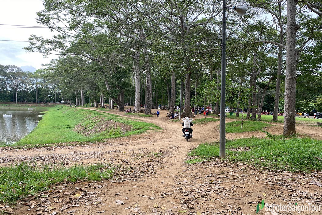 https://mdw-travel-data-us-east-1.s3.amazonaws.com/img/country/Cambodia/Ba-Om-Pond/img_01.jpg