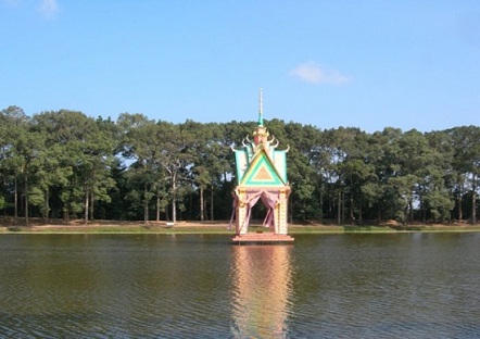 https://mdw-travel-data-us-east-1.s3.amazonaws.com/img/country/Cambodia/Ba-Om-Pond/img_02.jpg