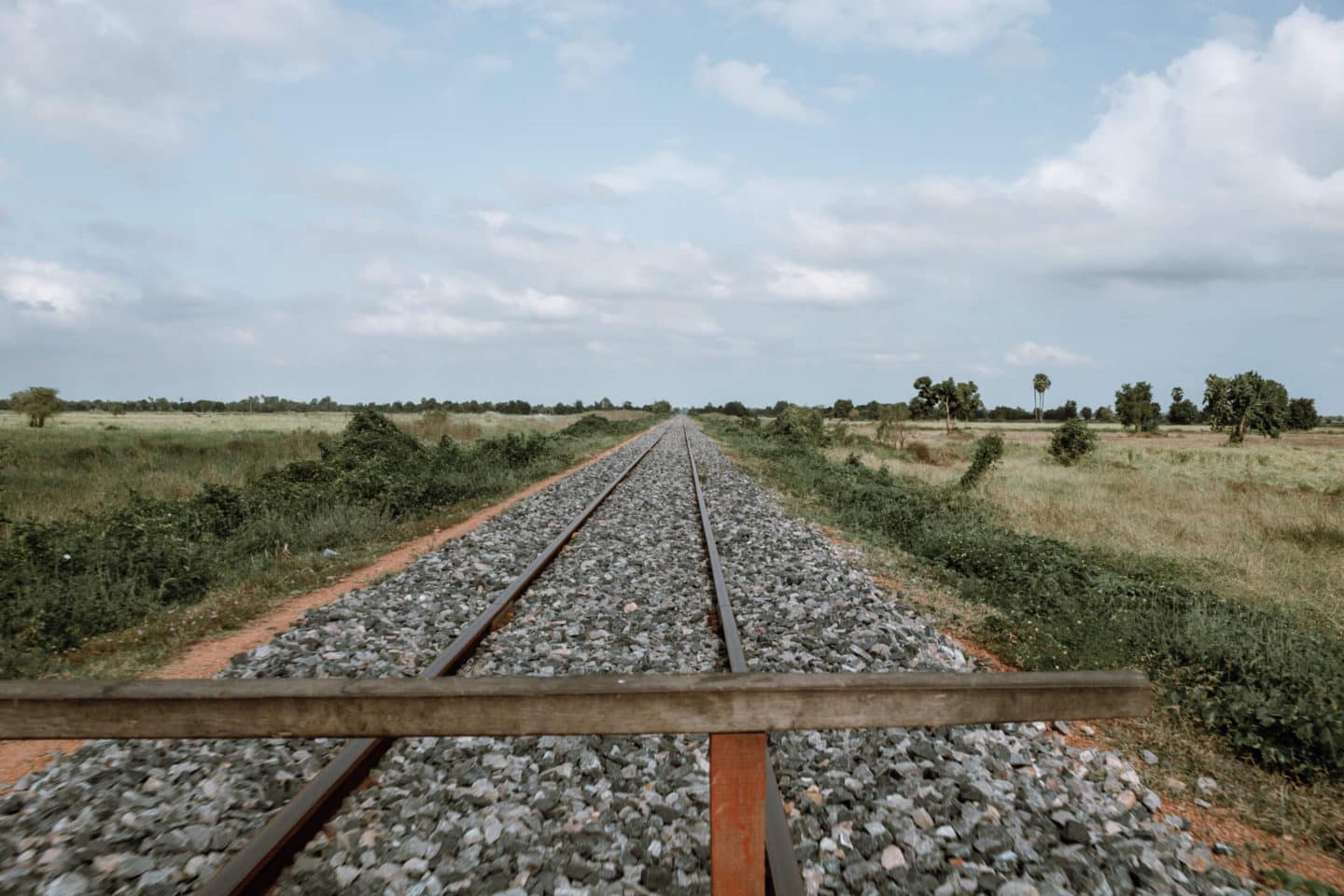 https://mdw-travel-data-us-east-1.s3.amazonaws.com/img/country/Cambodia/Bamboo-Train-Battambang/img_01.jpg