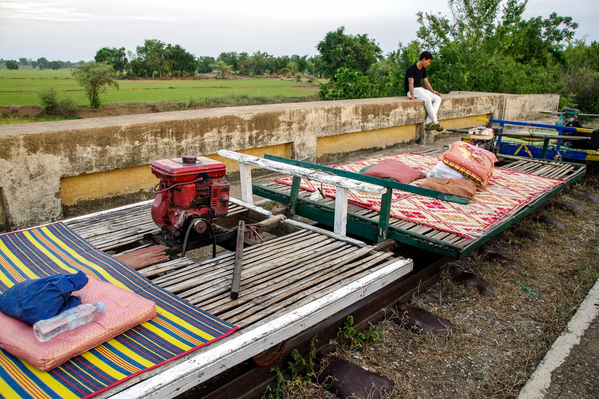 https://mdw-travel-data-us-east-1.s3.amazonaws.com/img/country/Cambodia/Bamboo-Train-Battambang/img_03.jpg