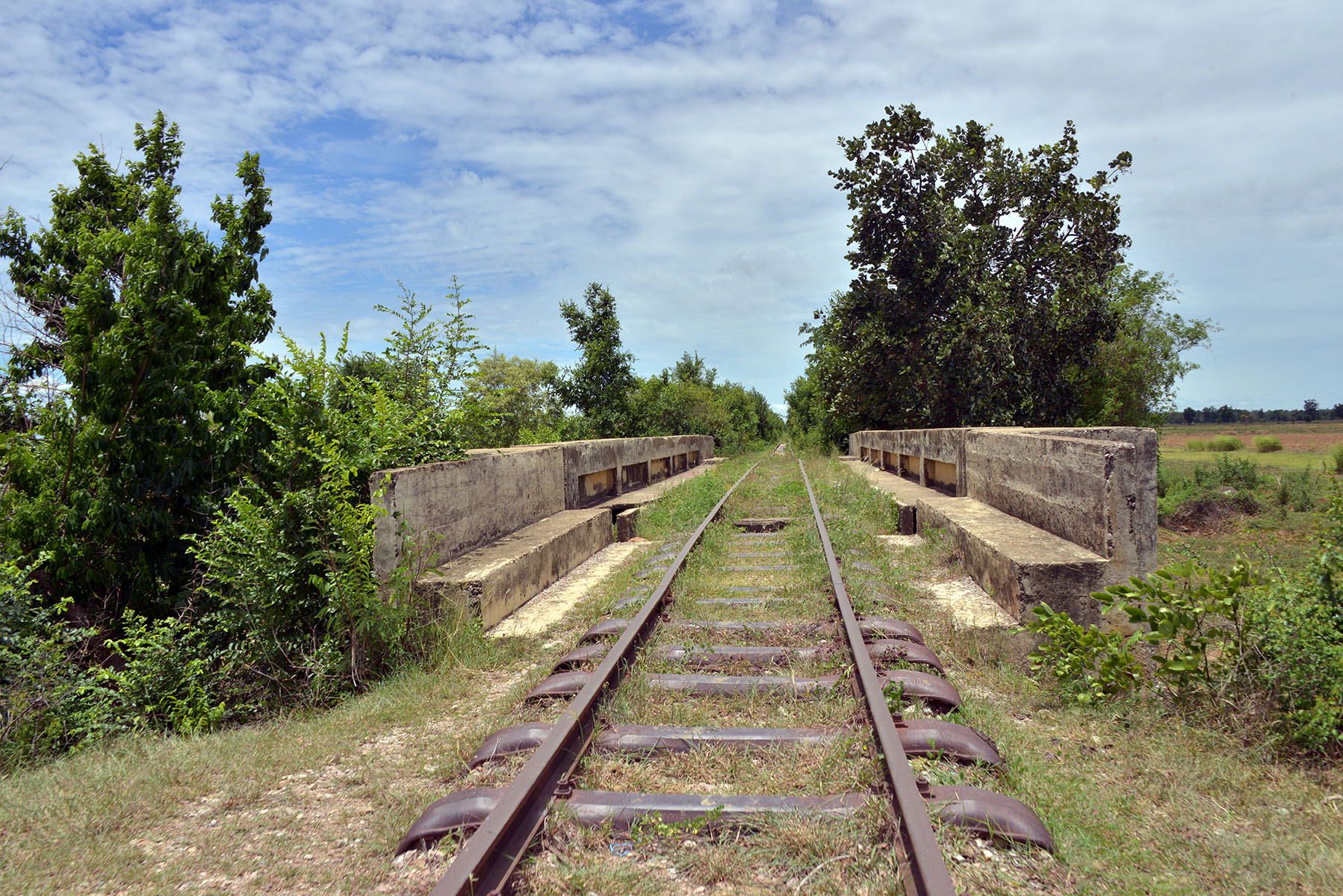 https://mdw-travel-data-us-east-1.s3.amazonaws.com/img/country/Cambodia/Bamboo-Train/img_03.jpg