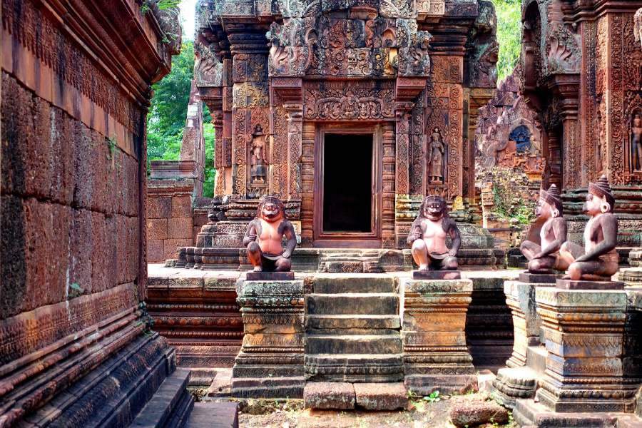 https://mdw-travel-data-us-east-1.s3.amazonaws.com/img/country/Cambodia/Banteay-Srei/img_02.jpg