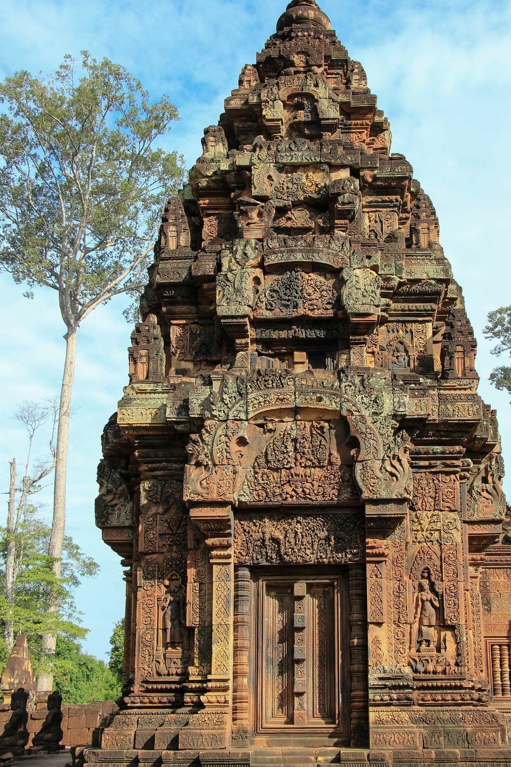https://mdw-travel-data-us-east-1.s3.amazonaws.com/img/country/Cambodia/Banteay-Srei/img_03.jpg