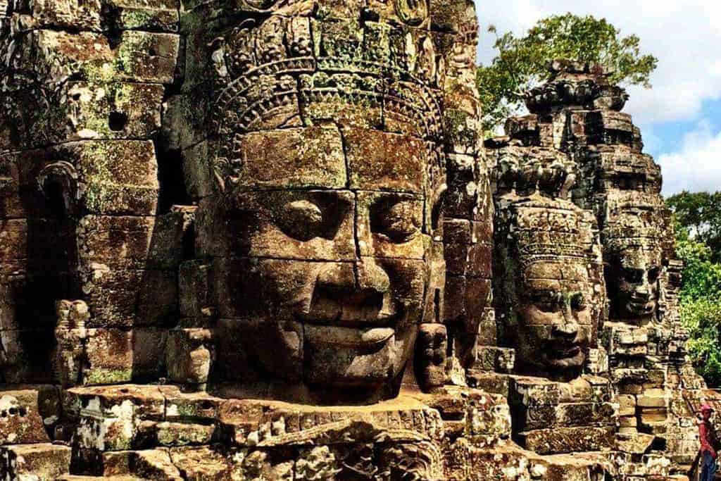 https://mdw-travel-data-us-east-1.s3.amazonaws.com/img/country/Cambodia/Bayon-Temple/img_03.jpg