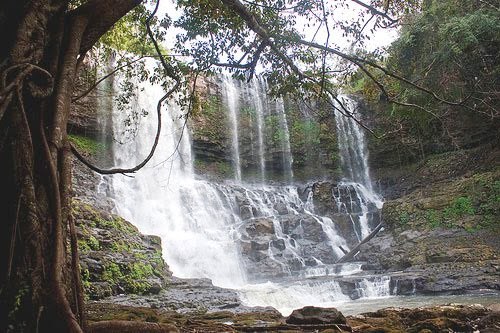 https://mdw-travel-data-us-east-1.s3.amazonaws.com/img/country/Cambodia/Boo-Sra-Waterfall/img_05.jpg