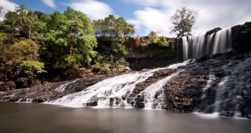 https://mdw-travel-data-us-east-1.s3.amazonaws.com/img/country/Cambodia/Bousra-Waterfall/img_01.jpg