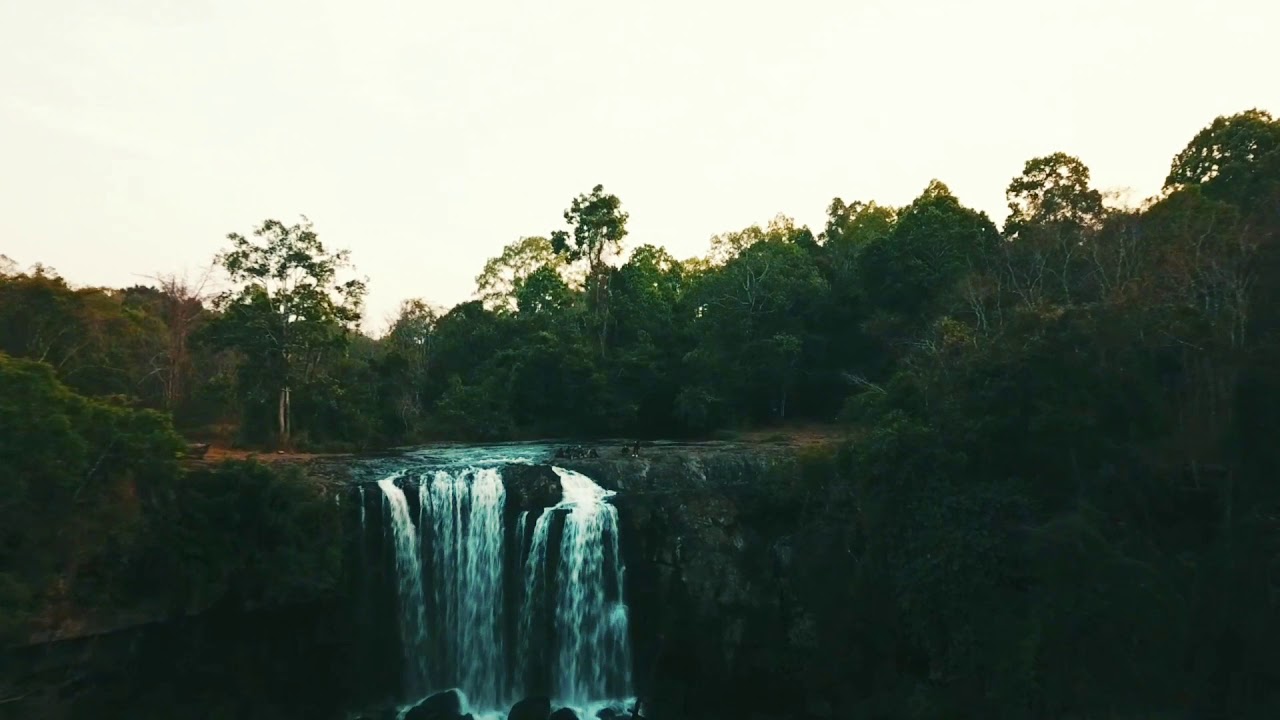 https://mdw-travel-data-us-east-1.s3.amazonaws.com/img/country/Cambodia/Bousra-Waterfall/img_02.jpg