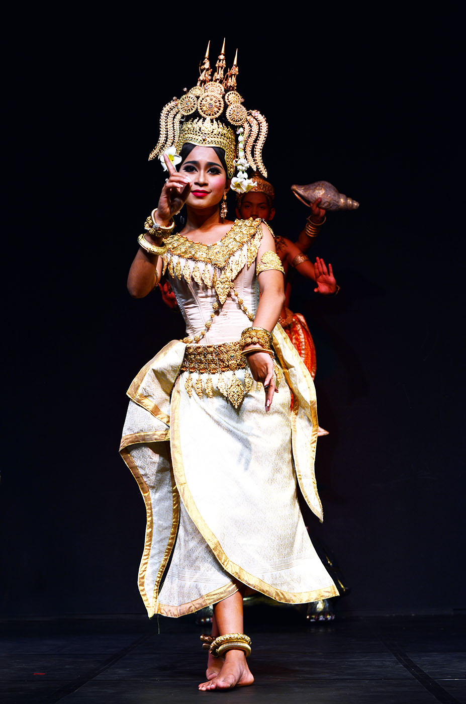 https://mdw-travel-data-us-east-1.s3.amazonaws.com/img/country/Cambodia/Cambodian-Living-Arts/img_03.jpg