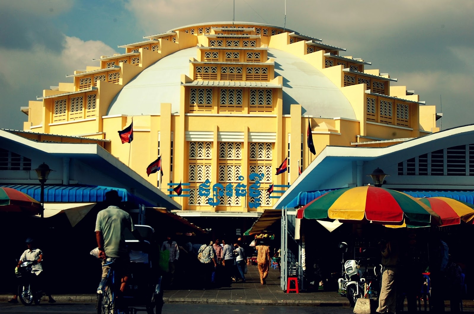 https://mdw-travel-data-us-east-1.s3.amazonaws.com/img/country/Cambodia/Central-Market/img_05.jpg