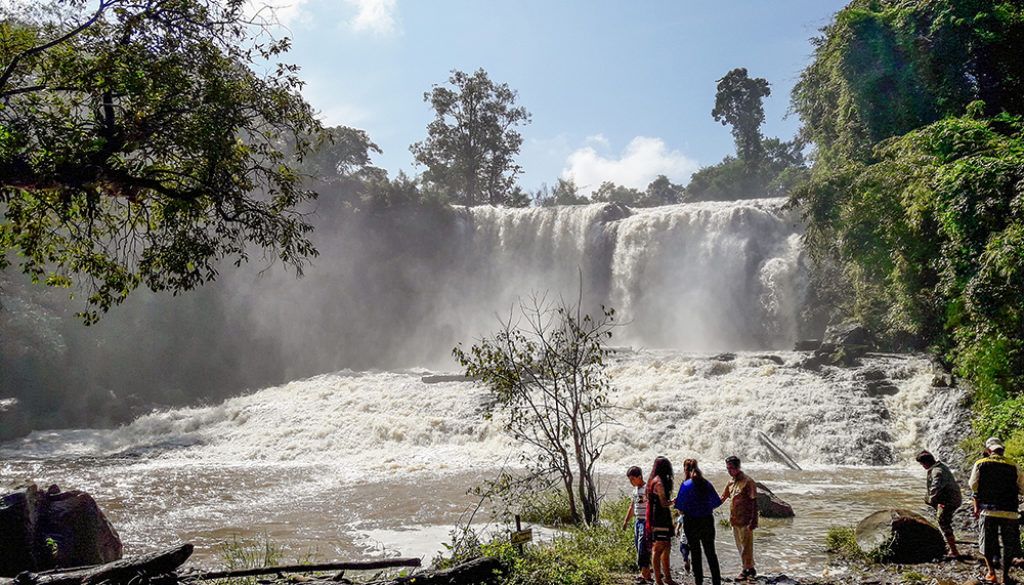 https://mdw-travel-data-us-east-1.s3.amazonaws.com/img/country/Cambodia/Chamkar-Svay-Waterfall/img_01.jpg