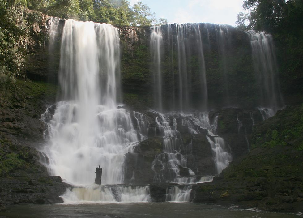 https://mdw-travel-data-us-east-1.s3.amazonaws.com/img/country/Cambodia/Chromhyang-Waterfall/img_03.jpg