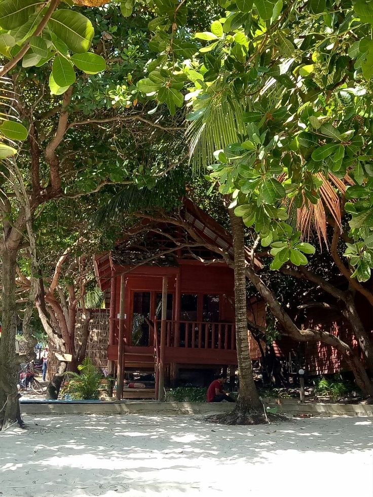 https://mdw-travel-data-us-east-1.s3.amazonaws.com/img/country/Cambodia/Coconut-Beach/img_03.jpg