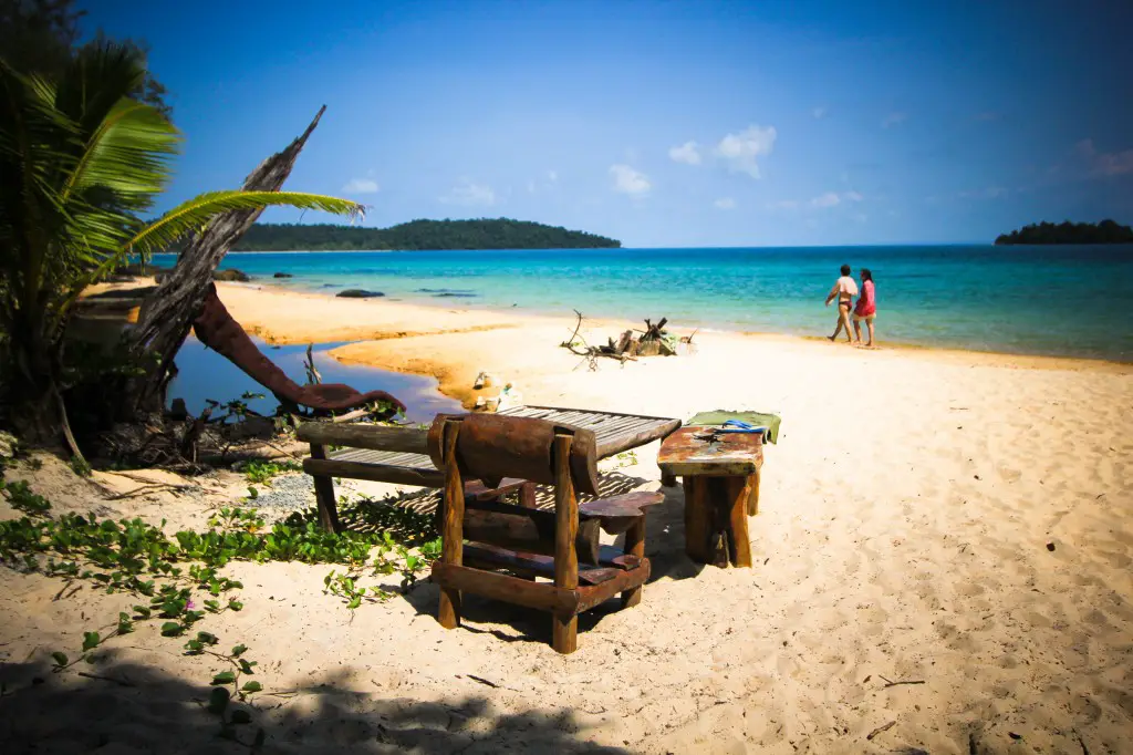 https://mdw-travel-data-us-east-1.s3.amazonaws.com/img/country/Cambodia/Coral-Island/img_01.jpg