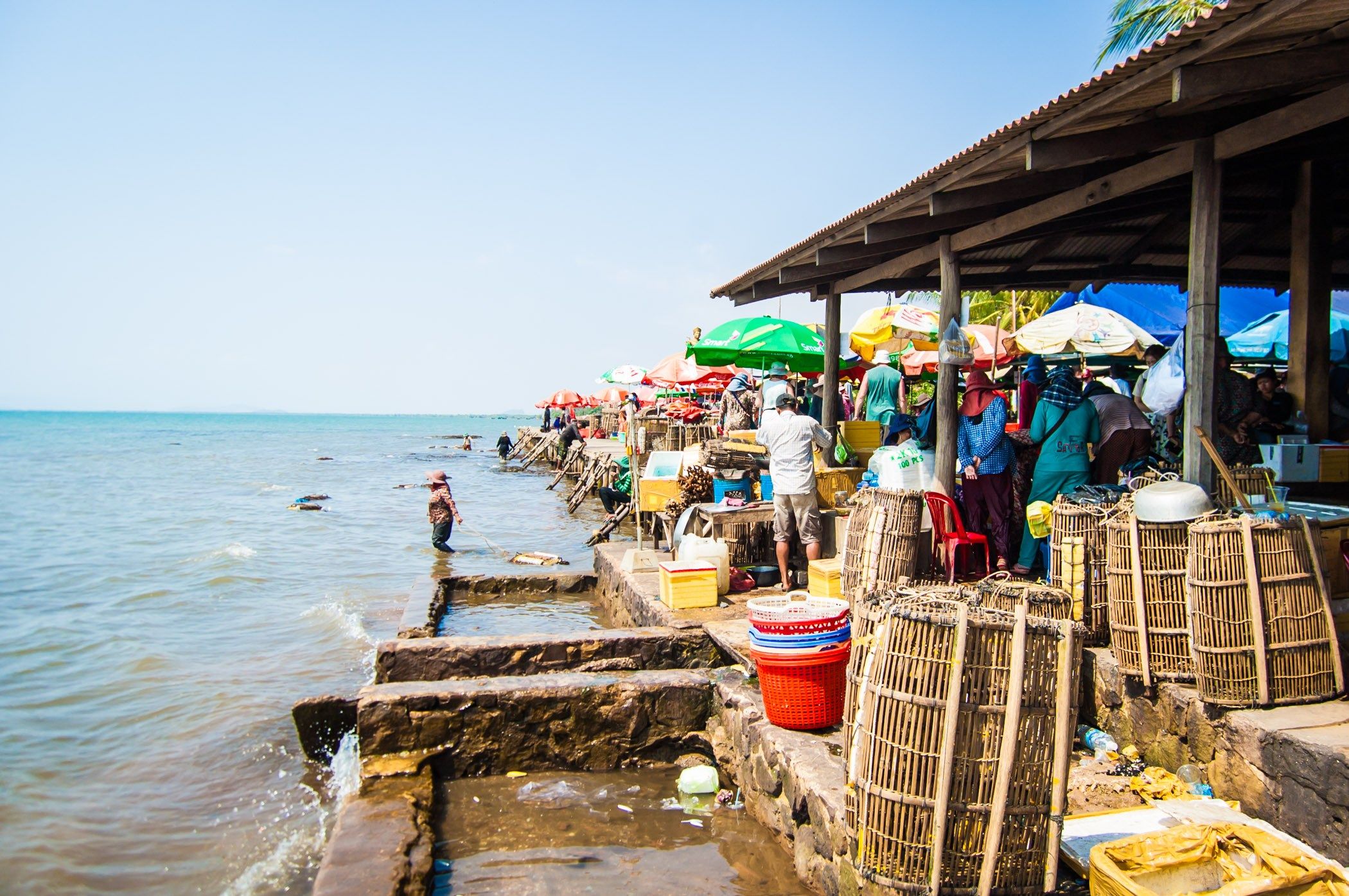 https://mdw-travel-data-us-east-1.s3.amazonaws.com/img/country/Cambodia/Crab-Market/img_04.jpg
