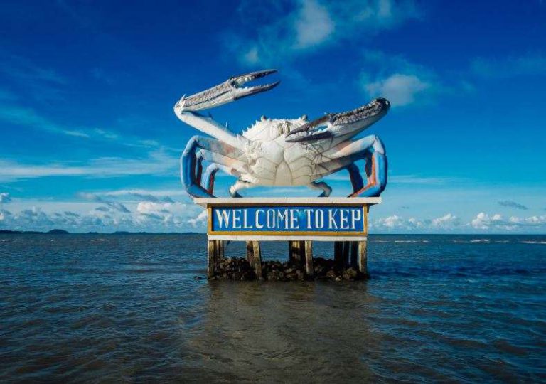 https://mdw-travel-data-us-east-1.s3.amazonaws.com/img/country/Cambodia/Crab-Statue-Park/img_02.jpg