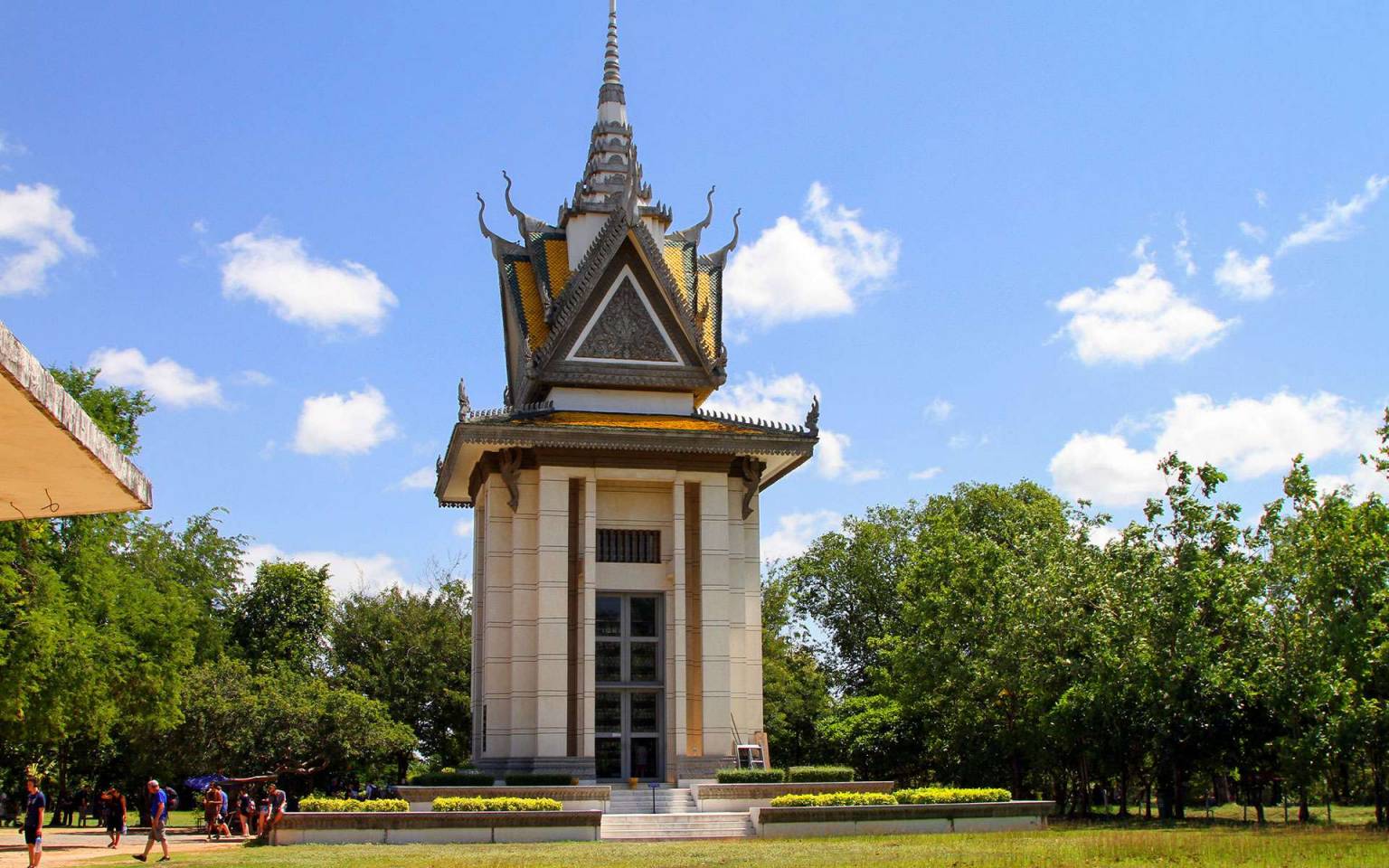 https://mdw-travel-data-us-east-1.s3.amazonaws.com/img/country/Cambodia/Ek-Phnom/img_03.jpg