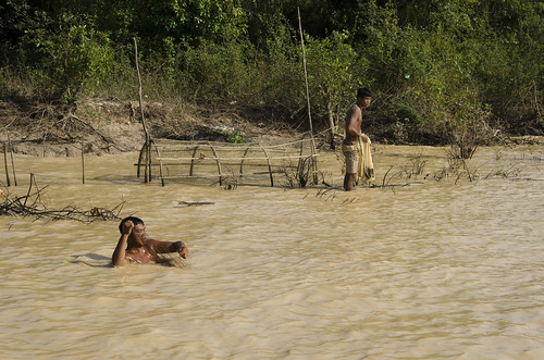 https://mdw-travel-data-us-east-1.s3.amazonaws.com/img/country/Cambodia/Fishermen-Statue/img_02.jpg