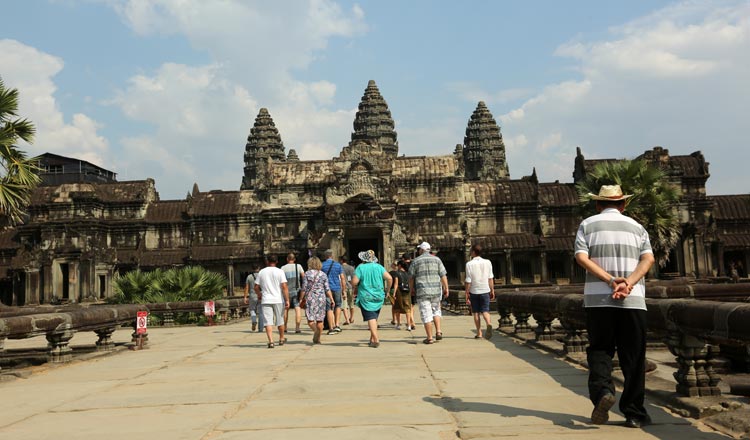 https://mdw-travel-data-us-east-1.s3.amazonaws.com/img/country/Cambodia/Horseriding-Kep/img_02.jpg