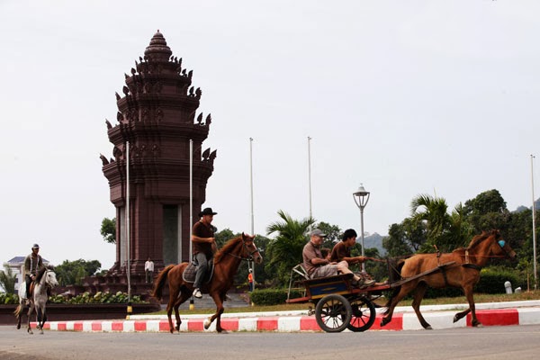 https://mdw-travel-data-us-east-1.s3.amazonaws.com/img/country/Cambodia/Horseriding-Kep/img_03.jpg