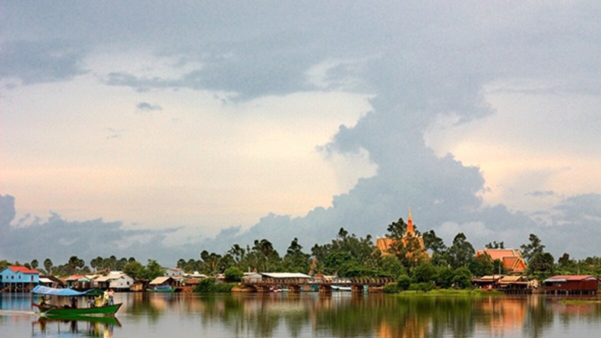 https://mdw-travel-data-us-east-1.s3.amazonaws.com/img/country/Cambodia/Kampong-Bay-River/img_00.jpg