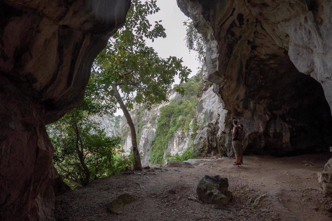https://mdw-travel-data-us-east-1.s3.amazonaws.com/img/country/Cambodia/Kampong-Trach-Cave/img_00.jpg