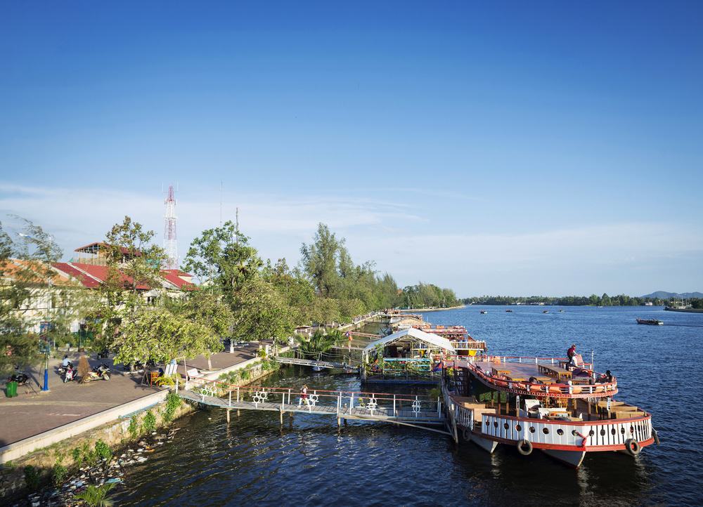 https://mdw-travel-data-us-east-1.s3.amazonaws.com/img/country/Cambodia/Kampot-Night-Market/img_02.jpg