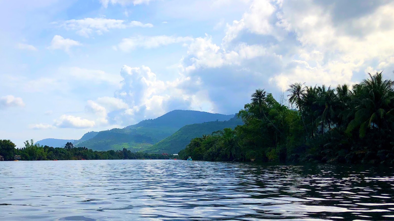 https://mdw-travel-data-us-east-1.s3.amazonaws.com/img/country/Cambodia/Kampot-River/img_01.jpg