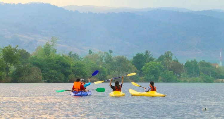https://mdw-travel-data-us-east-1.s3.amazonaws.com/img/country/Cambodia/Kampot-River/img_02.jpg