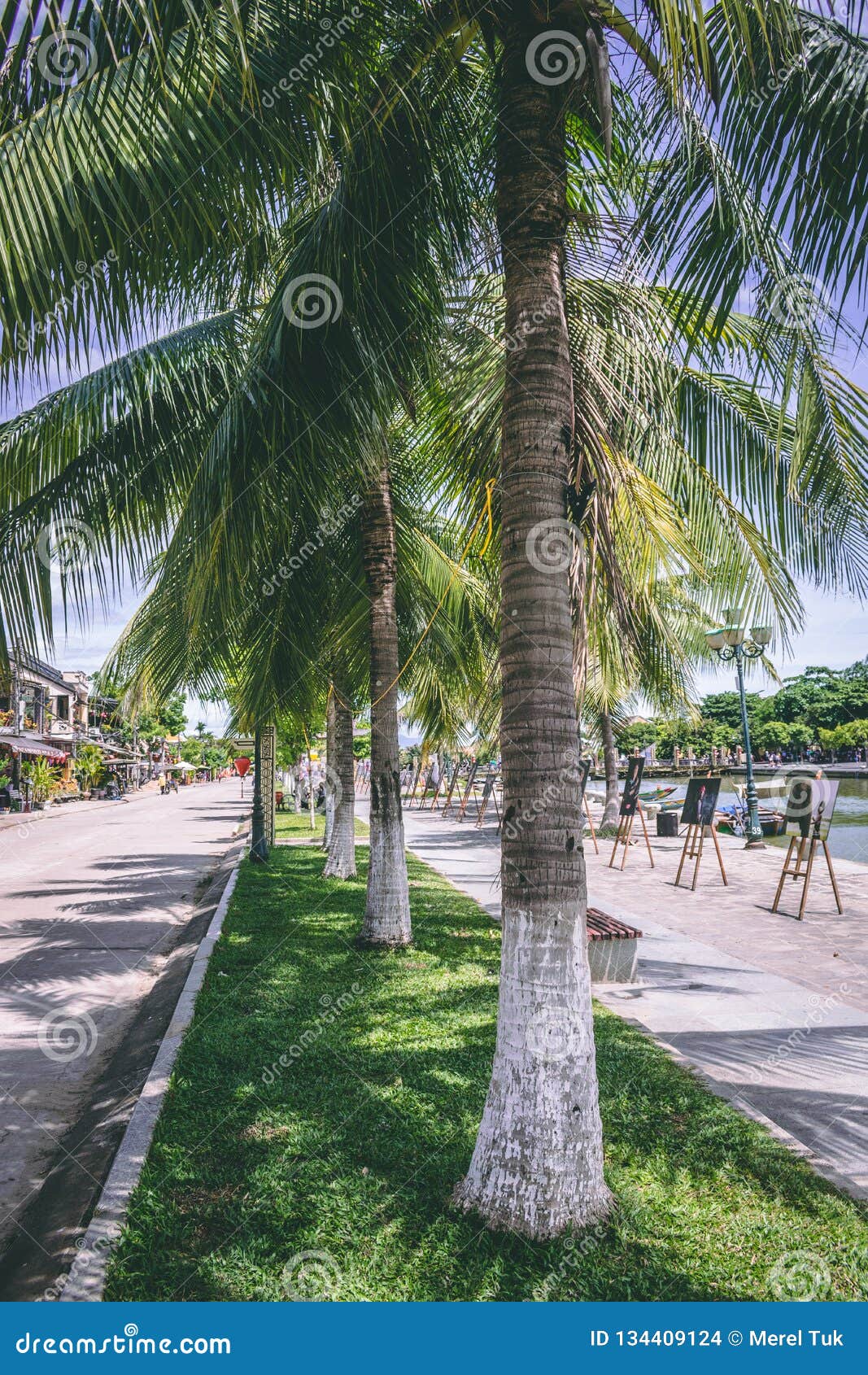 https://mdw-travel-data-us-east-1.s3.amazonaws.com/img/country/Cambodia/Kampot-River/img_04.jpg