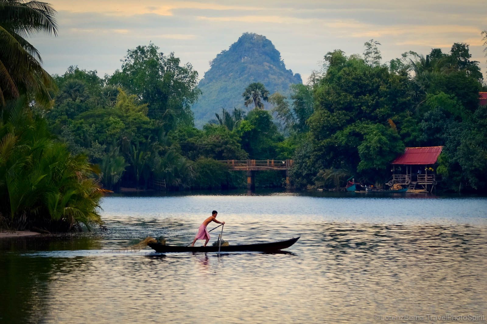 https://mdw-travel-data-us-east-1.s3.amazonaws.com/img/country/Cambodia/Kampot-River/img_05.jpg