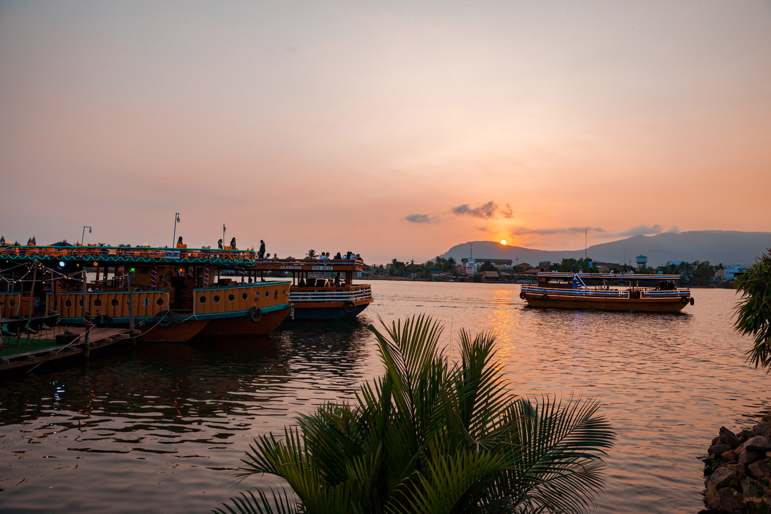 https://mdw-travel-data-us-east-1.s3.amazonaws.com/img/country/Cambodia/Kampot-Traditional-Music-School/img_05.jpg
