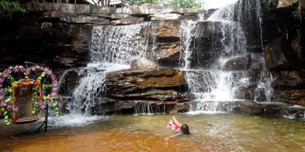 https://mdw-travel-data-us-east-1.s3.amazonaws.com/img/country/Cambodia/Kbal-Chhay-Waterfall/img_01.jpg
