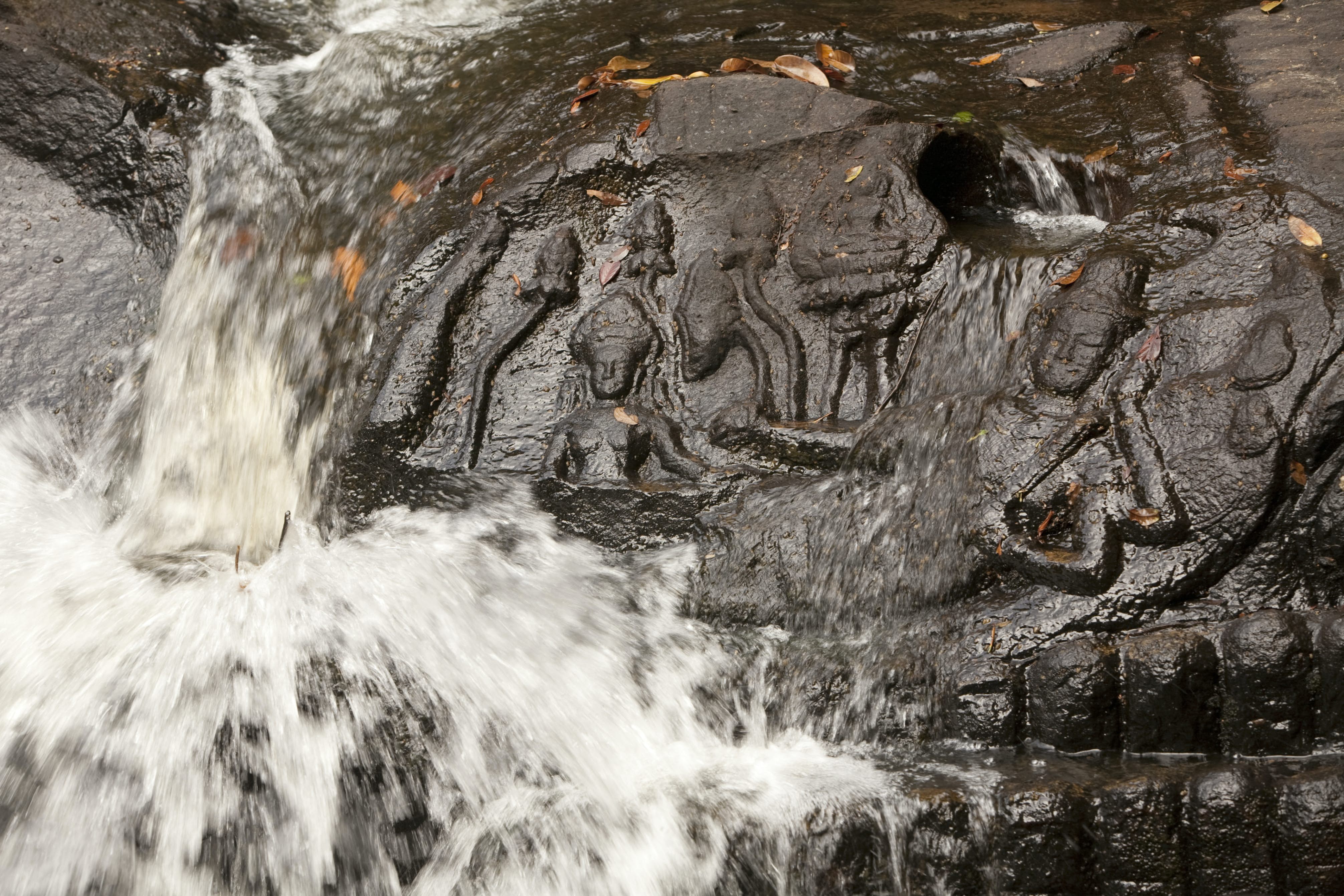 https://mdw-travel-data-us-east-1.s3.amazonaws.com/img/country/Cambodia/Kbal-Spean/img_05.jpg