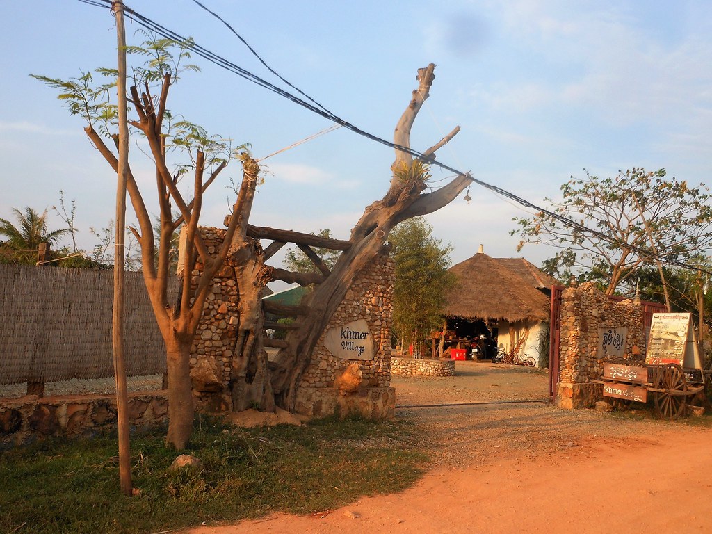 https://mdw-travel-data-us-east-1.s3.amazonaws.com/img/country/Cambodia/Keh-Yuorn-Village/img_02.jpg