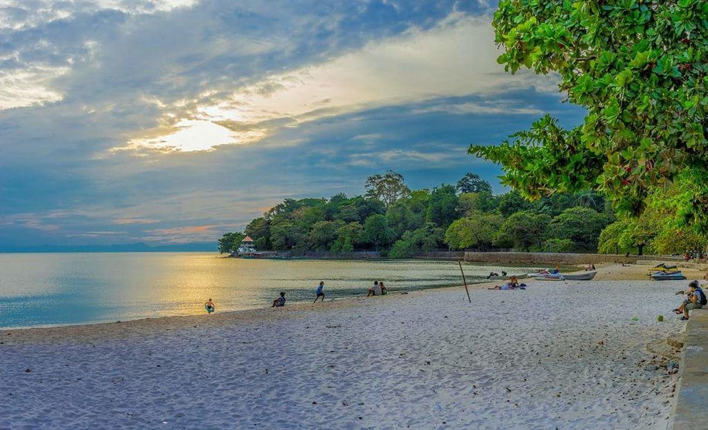 https://mdw-travel-data-us-east-1.s3.amazonaws.com/img/country/Cambodia/Kep-Beach-Park/img_02.jpg