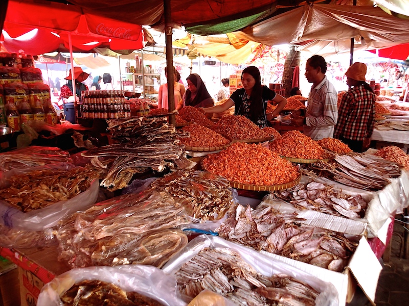 https://mdw-travel-data-us-east-1.s3.amazonaws.com/img/country/Cambodia/Kep-Crab-Market/img_02.jpg