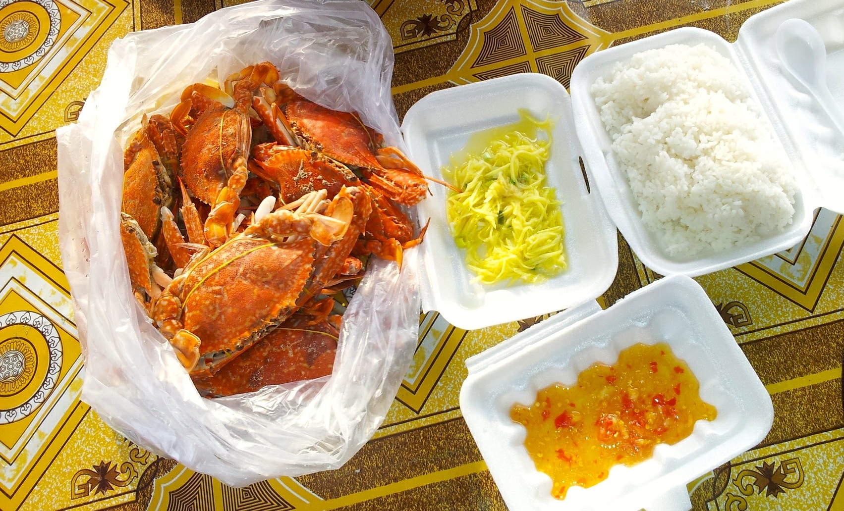 https://mdw-travel-data-us-east-1.s3.amazonaws.com/img/country/Cambodia/Kep-Market-Crab-Food-Stalls/img_01.jpg