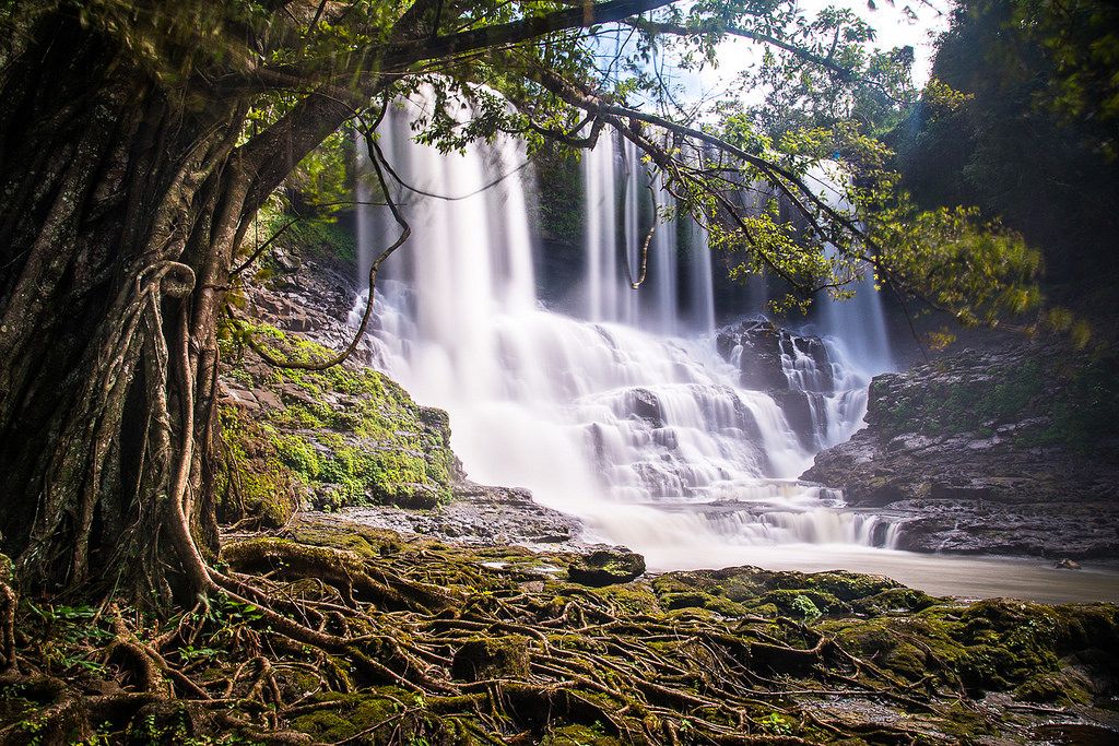 https://mdw-travel-data-us-east-1.s3.amazonaws.com/img/country/Cambodia/Kho-Pech-Waterfall/img_05.jpg